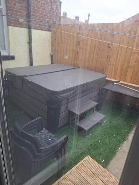 Contractor friendly huge house House in Hartlepool