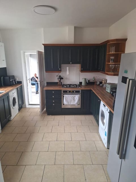 Contractor friendly huge house House in Hartlepool