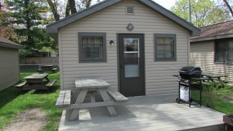 The Maples Cottages in Port Elgin Campground/ 
RV Resort in Saugeen Shores