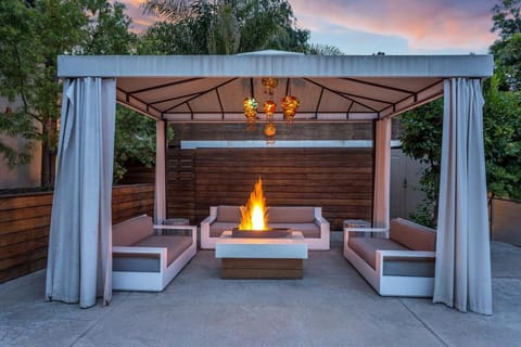 Sunset Strip 5 Star Location w Pool Jacuzzi Cabana BBQ Villa in West Hollywood