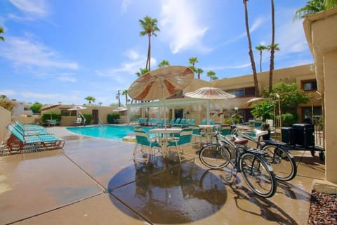 Desert Vacation Villas 2BR Apartment with Resort Access Apartment in Palm Springs