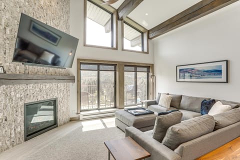 Sauna and Ski Shuttle Access Mtn-View Condo in Avon Apartment in Avon