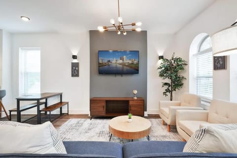 Contemporary Vintage Home Near Downtown House in Ohio