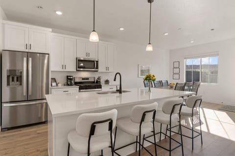 Desert Retreat Near Sand Hollow townhouse House in Washington