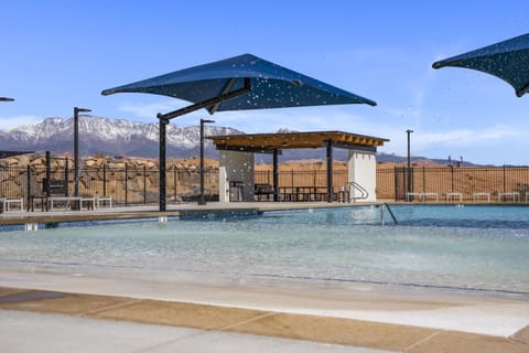 Desert Retreat Near Sand Hollow townhouse House in Washington