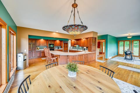 Rural and Private Dover Retreat Close to Wineries! House in Ohio