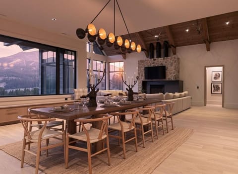 Hot tub, Golf simulator, Steam Room Chalet in Big Sky