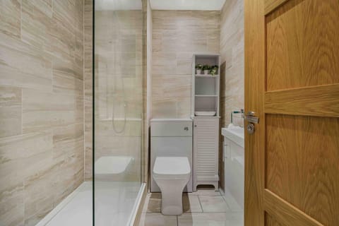 GuestReady - Charming Retreat in Trafford Bed and Breakfast in Stretford