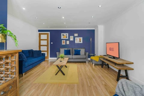 GuestReady - Charming Retreat in Trafford Bed and Breakfast in Stretford