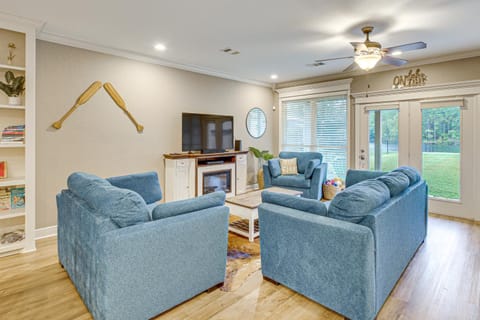 Tranquil Views Riverfront Retreat in Hot Springs! House in Lake Ouachita