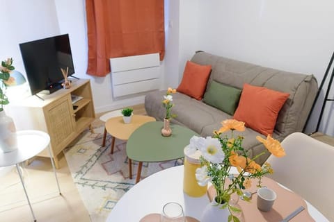 Communal lounge/ TV room, TV and multimedia, Living room, Seating area, Dining area