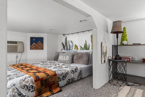 Saw Mill Cottage - Hot Tub & 10 Mins to Main St House in Rio Grande