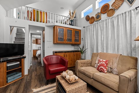 Saw Mill Cottage - Hot Tub & 10 Mins to Main St House in Rio Grande