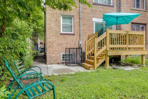 2 Mi to South Shore Beach Urban Retreat with Yard House in Chicago