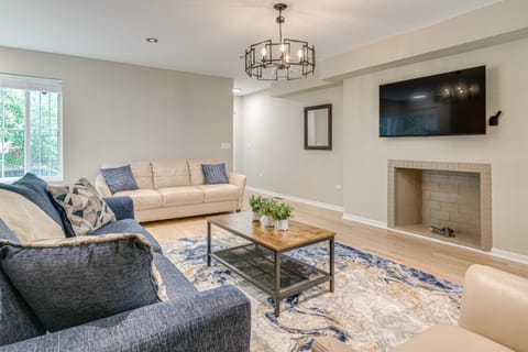 2 Mi to South Shore Beach Urban Retreat with Yard House in Chicago