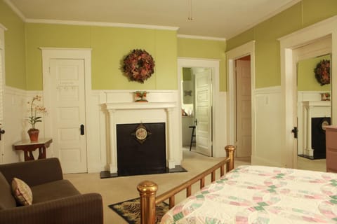 The Dailey Renewal Retreat B & B Bed and Breakfast in Greensboro