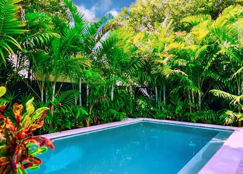 Azure Key West - Luxe Home & Heated Pool Villa in Key West