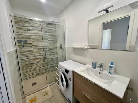 Shower, Bathroom, washing machine