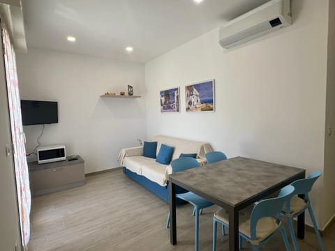 TV and multimedia, Living room, Dining area, air conditioner