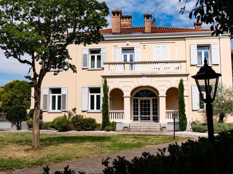 Property building, Day