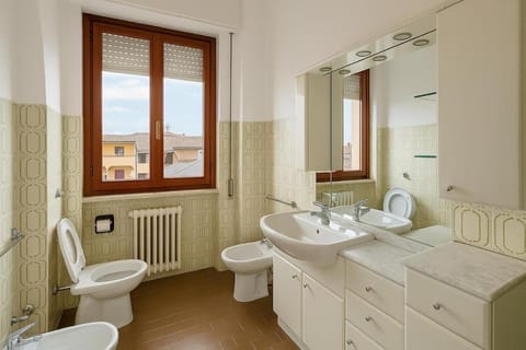 Comfortable apartment 5 minutes from Rho Fiera-Milano Apartment in Rho