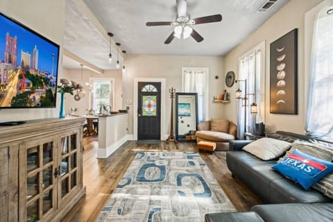 TV and multimedia, Living room, Evening entertainment