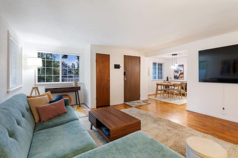 Cozy Portland Retreat with Private Patio and Grill House in Portland