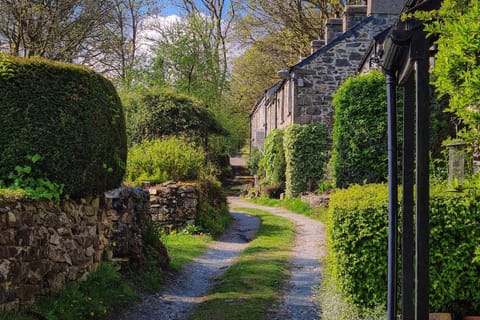 Neighbourhood, Natural landscape