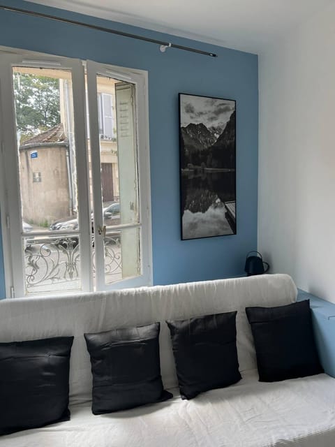 Bright studio equipped 10 min from Paris Apartment in Créteil