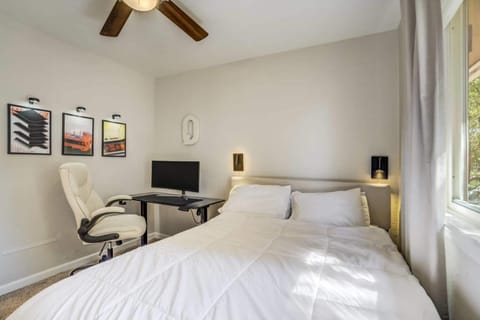 3BD Family Retreat Near COS Airport & Fort Carson House in Fort Carson