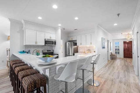 Kitchen or kitchenette, Seating area, dishwasher, oven, stove, toaster