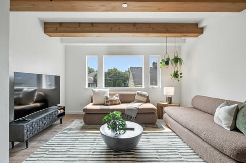 The Adelynn - Modern 2BR House in Central Portland House in Portland