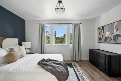 Kerns 6BR - New Spanish Style Group Stay House in Portland