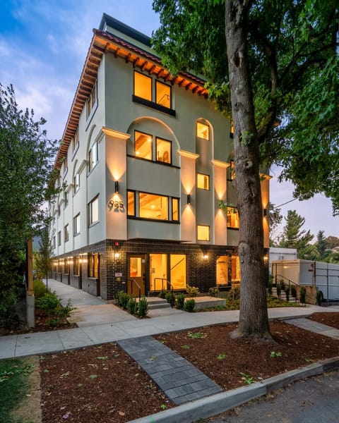 6 Bedroom Casa Adelynn in Kerns House in Portland