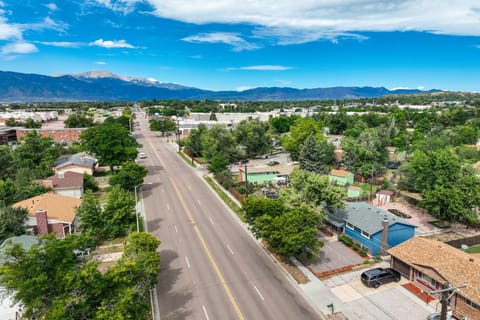 The Central Nest - 3BR Monthly Family Home House in Colorado Springs