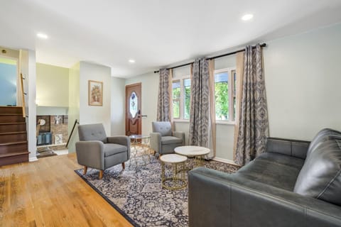 The Central Nest - 3BR Monthly Family Home House in Colorado Springs