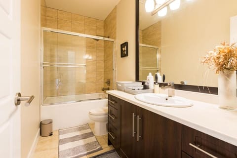 Beach Breeze White Rock Apartment in White Rock