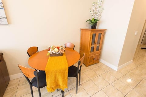 Beach Breeze White Rock Apartment in White Rock