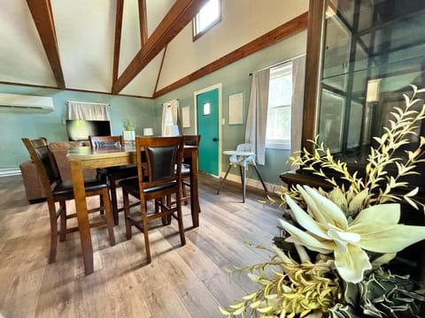 Lakefront Cabin Cabin in Indiana