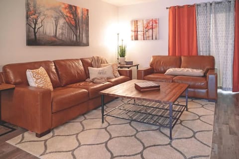 Ashley's Charming Chalet House in Branson