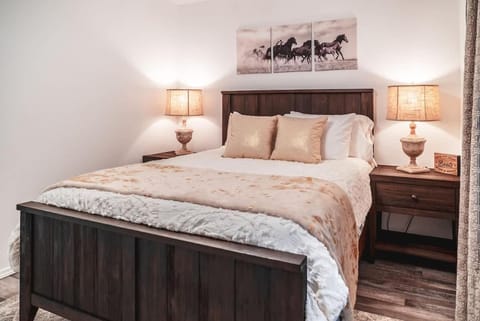 Ashley's Charming Chalet House in Branson