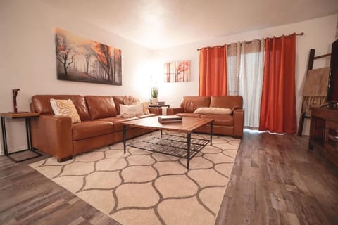 Ashley's Charming Chalet House in Branson