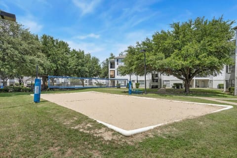 Luxe Oasis near downtown, pool, free parking Apartment in Montopolis