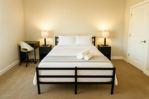 Downtown Luxe Suite Rock Hall, Casino, Stadiums Apartment in Cleveland Heights