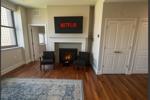 Downtown Luxe Suite Rock Hall, Casino, Stadiums Apartment in Cleveland Heights