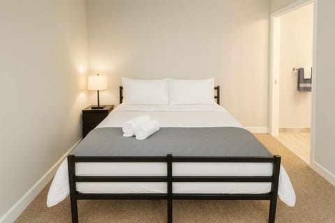 Cozy Luxe Suite Rock Hall, Casino, Stadiums Apartment in Cleveland Heights