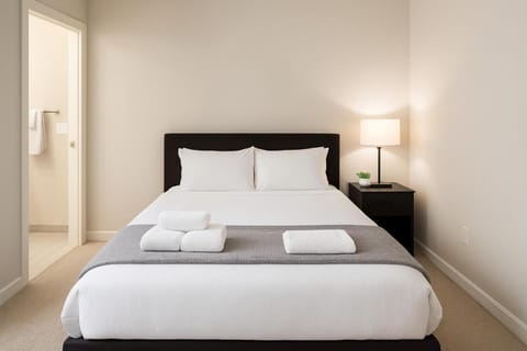 Stylish Luxe Suite Rock Hall, Stadiums, Casino Apartment in Cleveland Heights