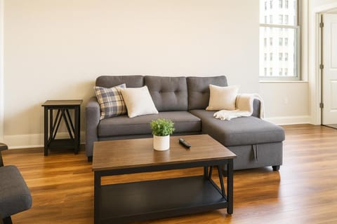 Stylish Luxe Suite Rock Hall, Stadiums, Casino Apartment in Cleveland Heights