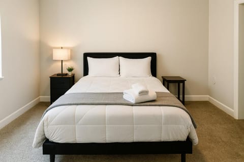 Stylish Luxe Suite Rock Hall, Stadiums, Casino Apartment in Cleveland Heights