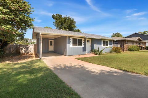 Benton Blue-Half Mi to Downtown-Perfect for Bikers House in Rogers